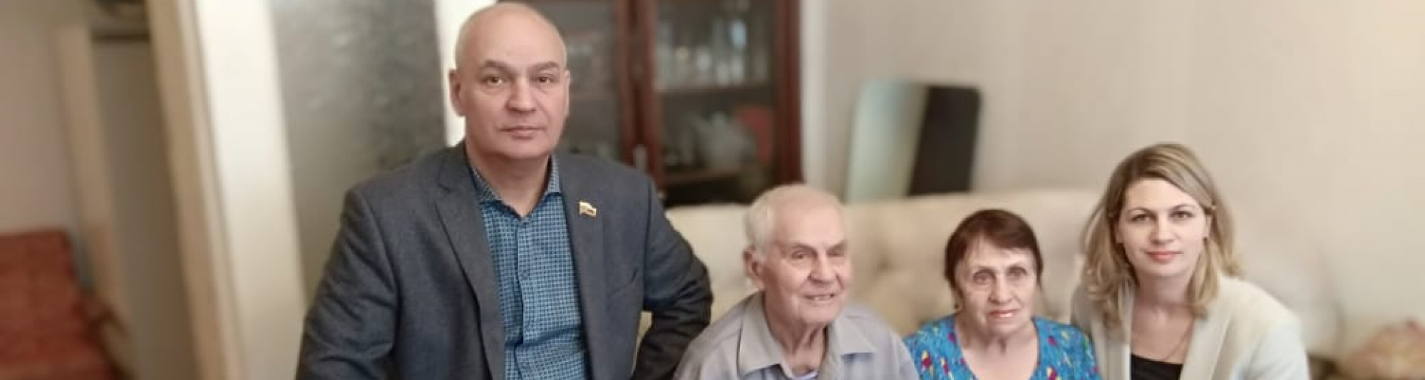 Депутат Игорь Морозов поздравил ветерана Николая Шпилевого