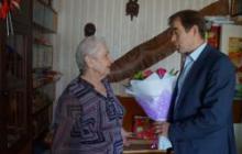 Юрий Исаев поздравил Лидию Адомсон с 85-летием 