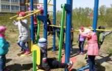 Установлен первый дворовый спорткомплекс, разработанный томичами