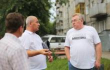 Депутат Игорь Морозов продолжает проводить встречи во дворах