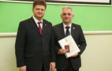 Виктор Носов получил высшую награду Минстроя 