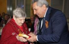 Ветеранам Ленинского округа вручили памятные медали