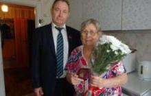 Леонид Голубев вручил ветеранам медали ко Дню Победы 