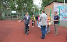 Городские депутаты проводят осмотр спортивных площадок Томска