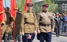 Алексей Кузьмин возглавил знаменный взвод на параде 9 мая 