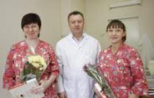 Депутат поздравил пациенток родильного дома с Днем матери