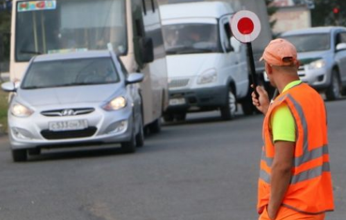 Власти ищут варианты уменьшения дорожных заторов на время летней ремонтной кампании