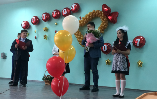 Кирилл Новожилов поздравил выпускников