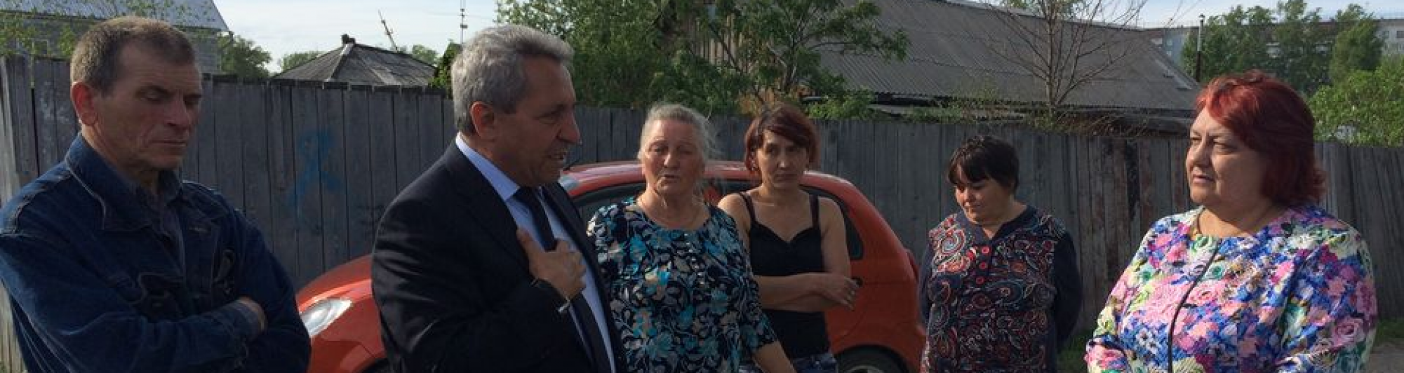 Махир Рустамов провел встречу с жителями улиц Шпальная и Строевая