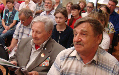Виктор Носов поздравил участников конкурса, посвященного 100-летию «Красного знамени»