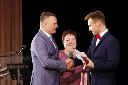 Сергей Панов поздравил выпускников гимназии №13