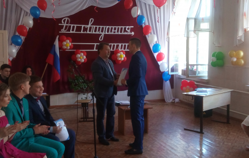 Олег Правдин поздравил выпускников