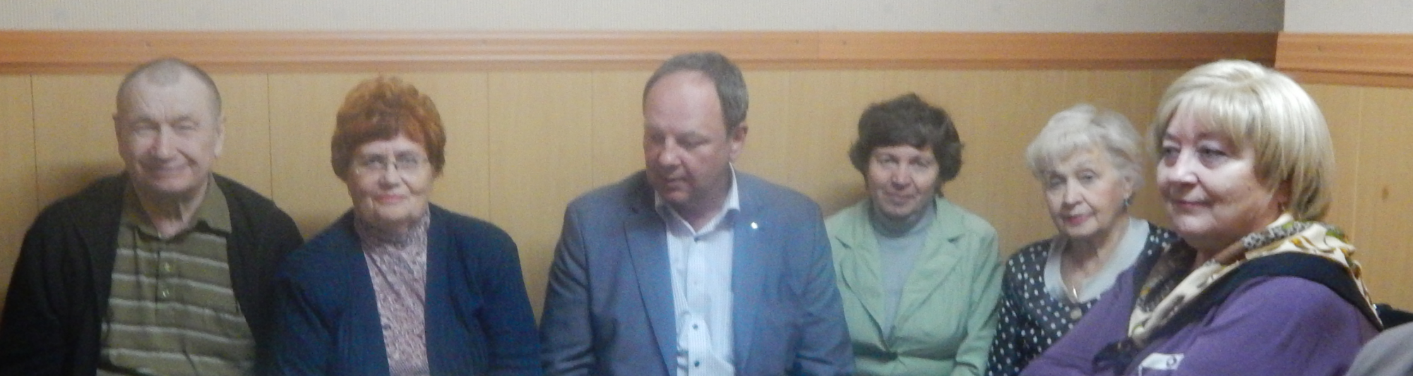 Олег Ковалев провел встречу с советом ветеранов микрорайона Солнечный