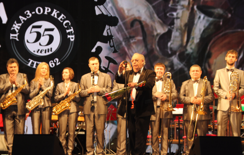 Председатель Думы Сергей Панов поздравил муниципальный джаз-оркестр «ТГУ-62» с 55-летием
