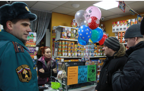 Депутат Илья Леонтьев принял участие в рейде по местам продажи пиротехники