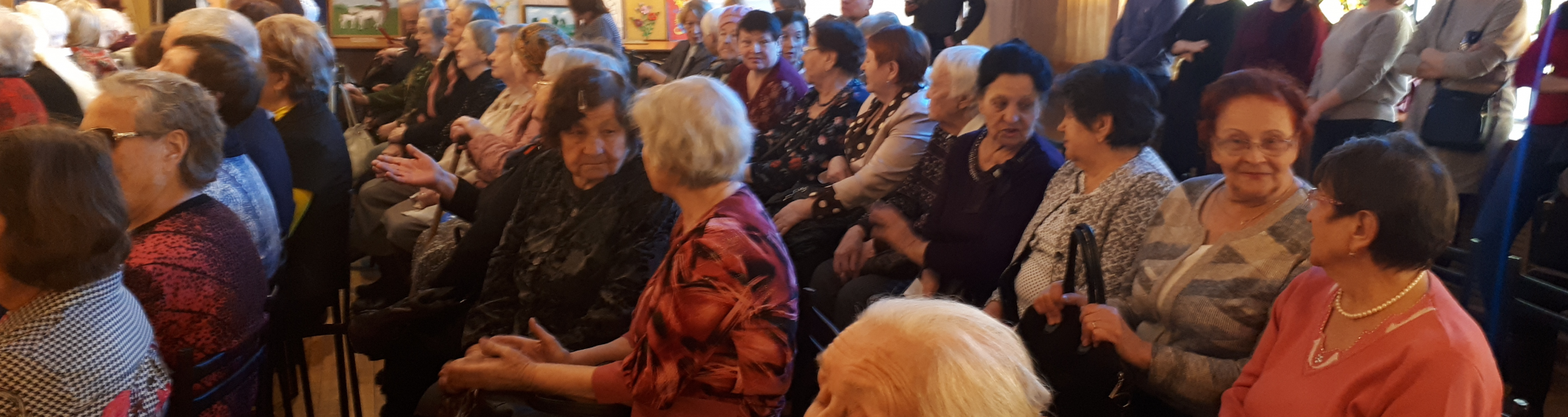 Виктор Носов поздравил женщин Академического избирательного округа