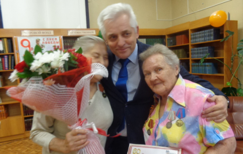 В библиотеке «Сибирская» прошел праздник для ветеранов