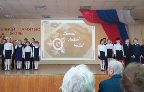 Ученики школы № 30 поздравили ветеранов