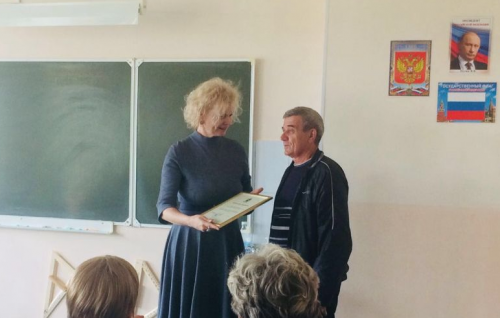 Светлана Карманова вручила Почетную грамоту водителю автобуса