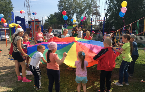 Махир Рустамов организовал детские праздники и встречи с жителями округа