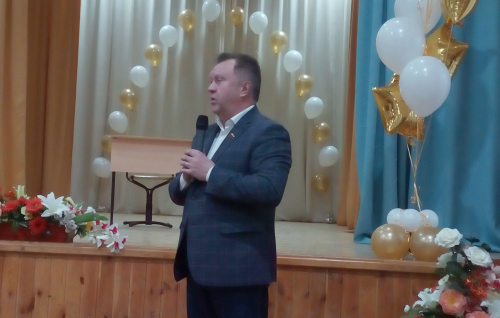 Олег Правдин поздравил Мариинскую школу № 3 с юбилеем