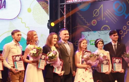 Сергей Панов вручил награды лучшим молодежным волонтерским организациям