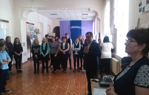 Олег Правдин поздравил учеников школы № 2