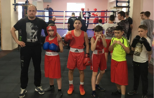 Депутат Ксения Киселева продолжает оказывать поддержку томской школе бокса