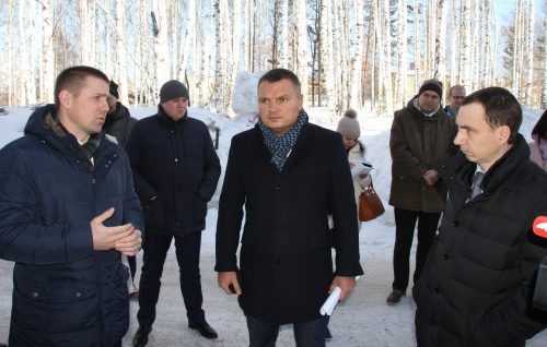 Депутаты городской Думы провели выездное совещание на территории Лагерного сада