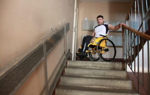 Депутаты совершенствуют механизм предоставления компенсации инвалидам при переселении с верхних этажей на нижние