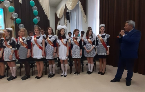 Махир Рустамов принял участие в торжественных линейках в школах Черемошников