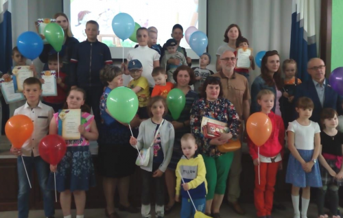 Депутаты наградили победителей конкурса рисунков
