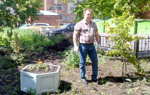Олег Правдин принял участие в ежегодной экологической акции по озеленению города
