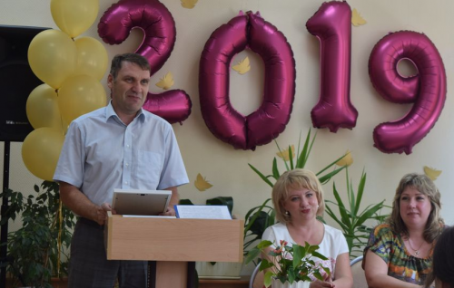 Максим Резников поздравил выпускников школы № 35