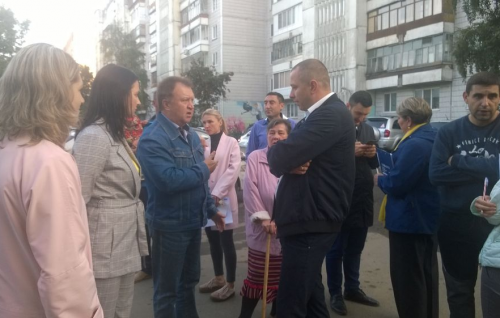 Олег Правдин посетил комплексы общей физической подготовки, которые устанавливаются по проекту Думы