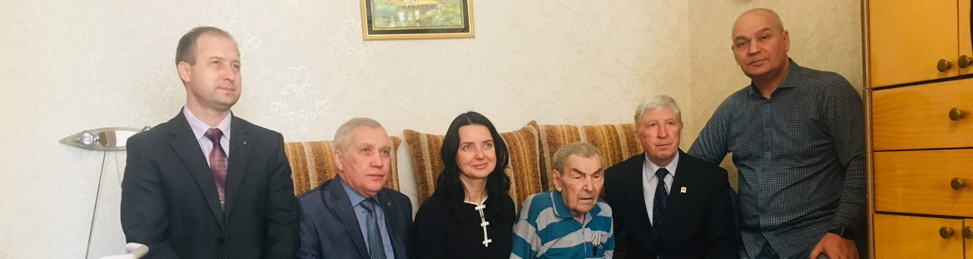 Игорь Морозов вручил ветерану юбилейную медаль «75 лет Победы»