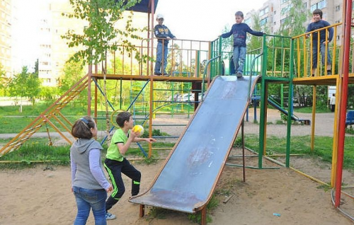 Около миллиона рублей будет направлено на ремонт детских и спортивных площадок