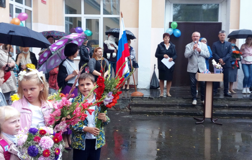Алексей Балановский поздравил первоклассников школы №41