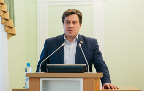 Председателем комиссии Думы по регламенту и правовым вопросам избран Илья Леонтьев
