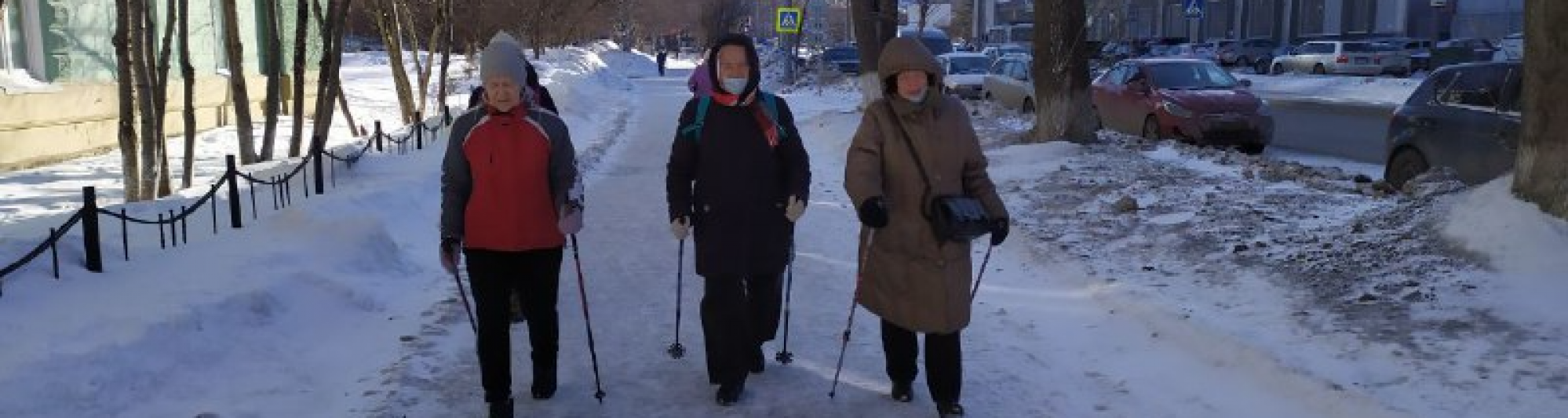 В Кировском районе появилась новая секция по скандинавской ходьбе для ветеранов 