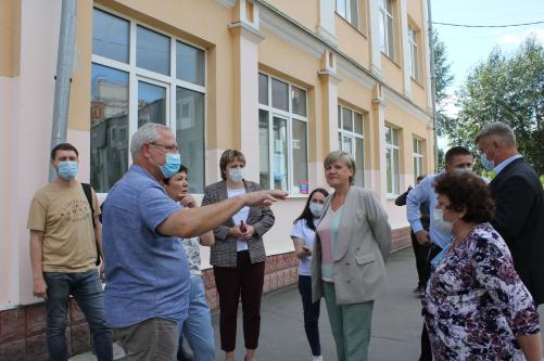 Городские депутаты провели объезд учреждений образования 