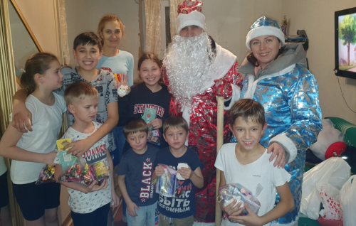 Александр Губарь поздравил детей с Новым годом