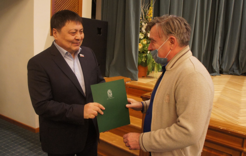 Чингис Акатаев наградил сотрудников ДОСААФ