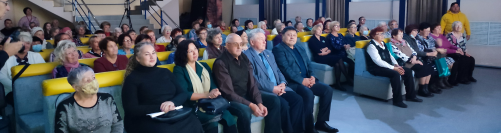 Чингис Акатаев поздравил ветеранов Октябрьского района