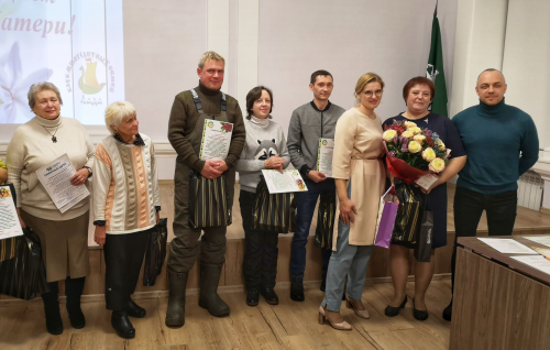 Константин Ушаков поздравил членов клубов многодетных семей