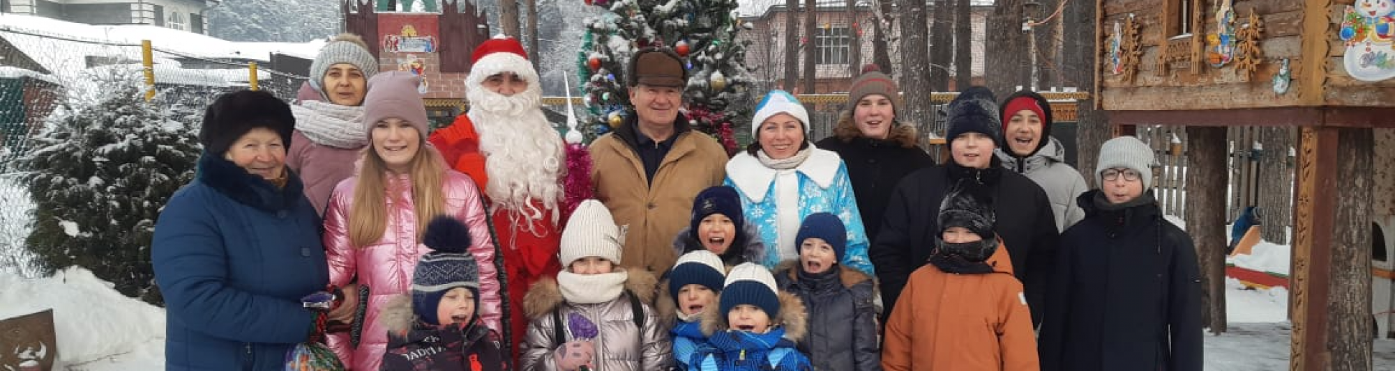 В преддверии новогодних праздников Александр Губарь поздравил детей