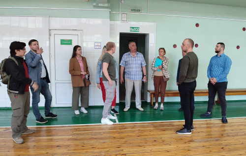 Депутаты посетили спортивную школу «Кедр»