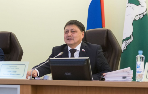 Чингис Акатаев сложил полномочия председателя городской Думы