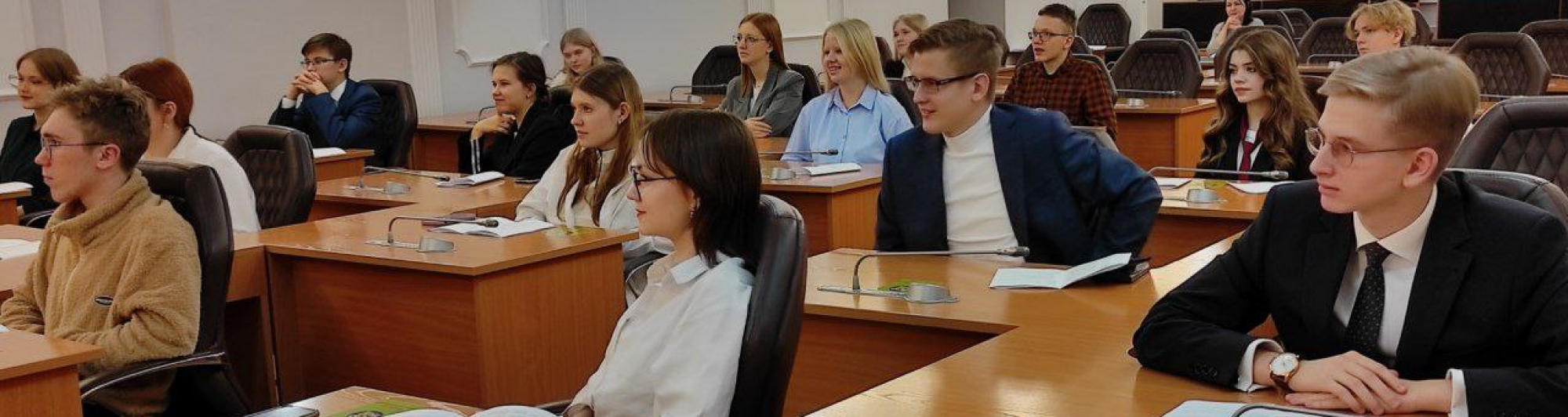 Юные парламентарии провели свое собрание в Думе Томска
