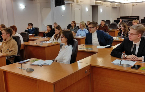 Юные парламентарии провели свое собрание в Думе Томска